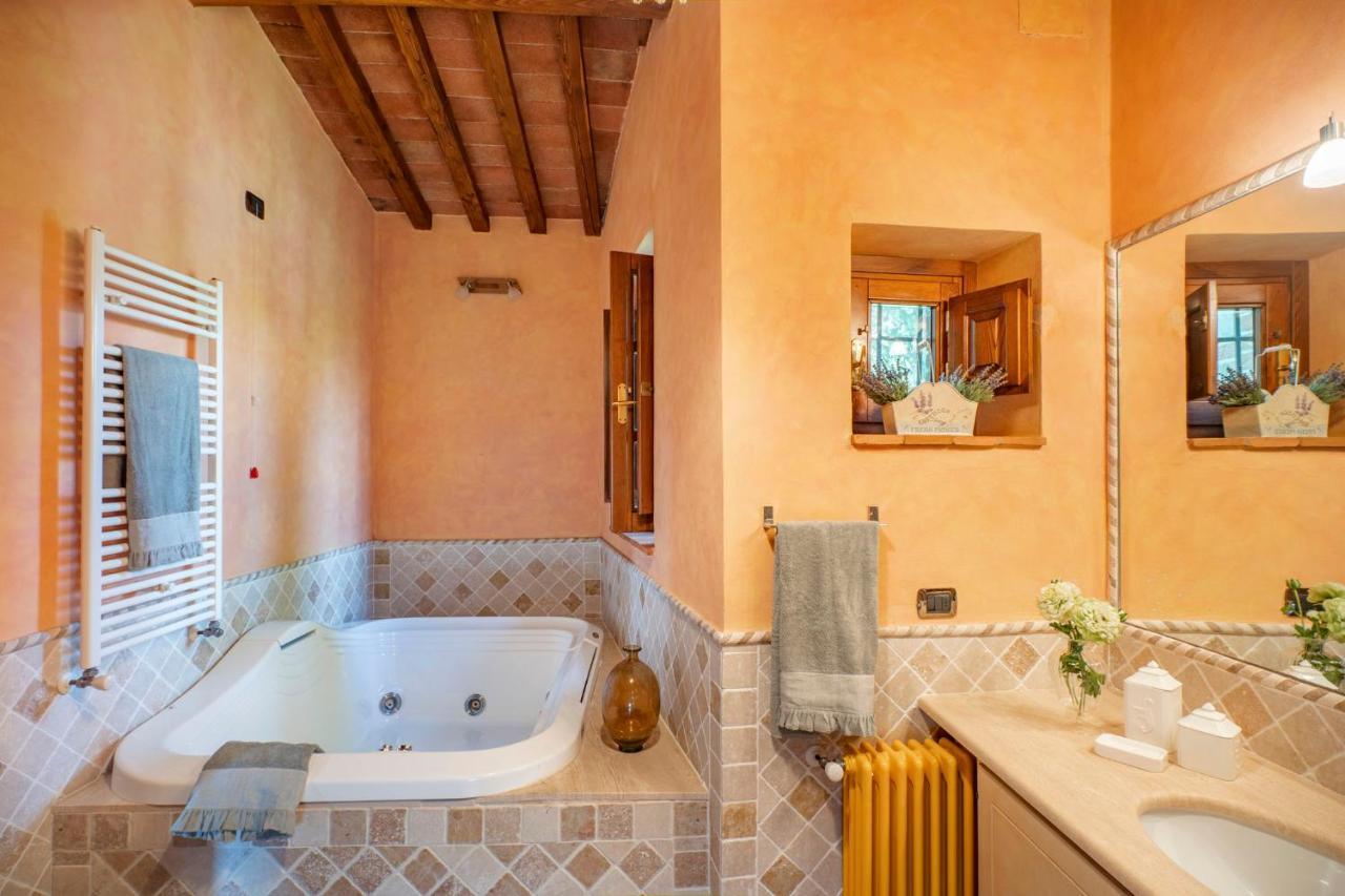 Casa Loretta, Your Luxurious Getaway With Stunning Views Nievole Bagian luar foto