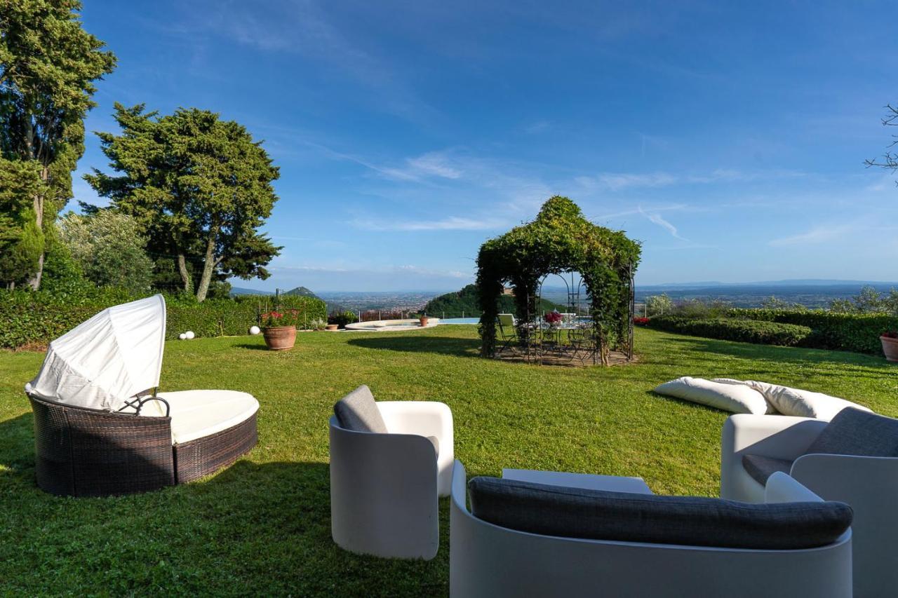 Casa Loretta, Your Luxurious Getaway With Stunning Views Nievole Bagian luar foto