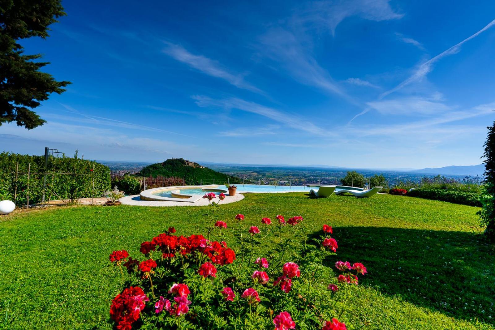 Casa Loretta, Your Luxurious Getaway With Stunning Views Nievole Bagian luar foto